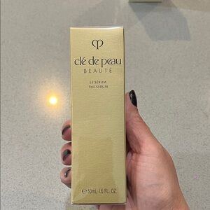 Clé de Peau Beauté Le Sérum - Gold
